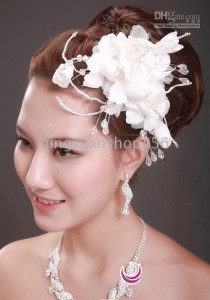 Models-fitted-with-the-five-Small-hatbridal-hair-accessories-wedding-dress