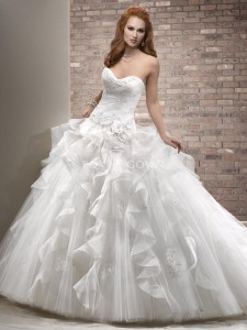 fantasy-tulle-skirt-ball-gown-with-embellished-lace-and-sweetheart-neckline