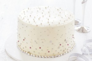 2. Elegant Round Cake