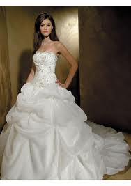 3. Strapless Wedding Dress