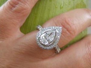 Top 10 Dazzling Pear Diamond Engagement Rings