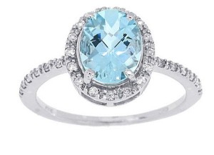 Oval-Aquamarine-and-White-Diamond-Engagement-Ring