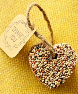 diy-wedding-favors-bird-birdseed-heart-thank-you