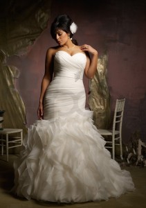 ruffled-organza-plus-size-mermaid-straplesswedding-dress