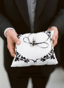 black-and-white-ringbearer-pill