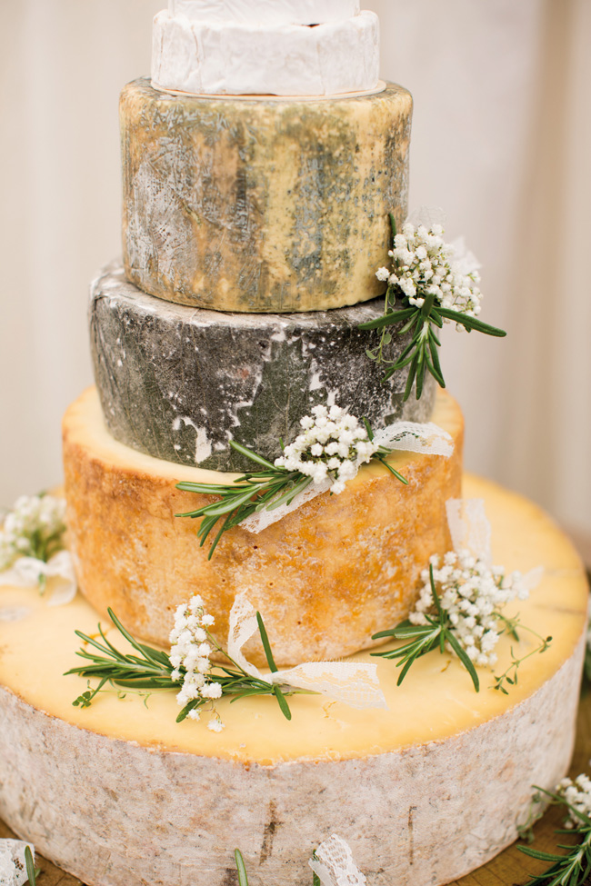 7-quick-and-easy-rustic-wedding-details-that-wont-blow-the-budget-CAKE-katherineashdown.co_.uk-Mike-and-Hayley-Wedding-531