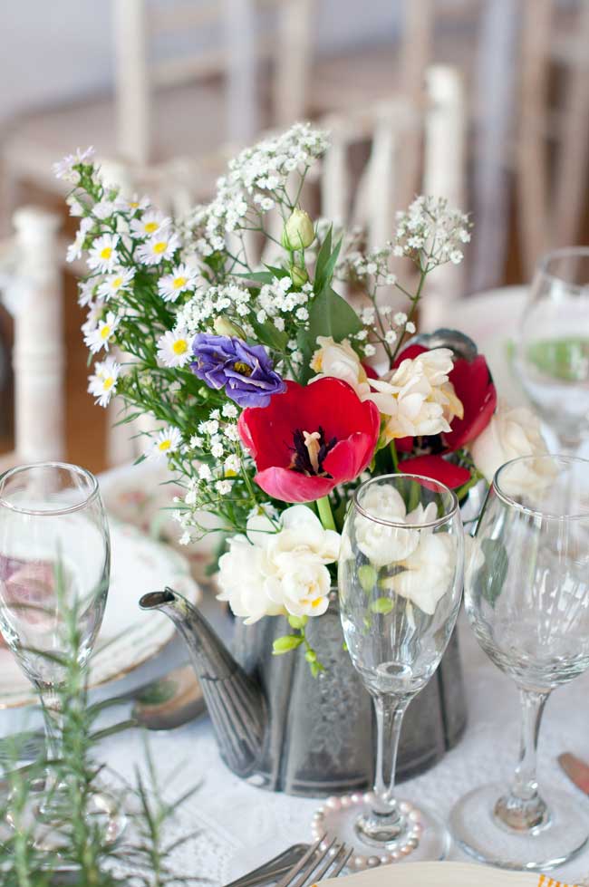 8 Inspirational Table Centre Ideas for Spring and Summer Weddings